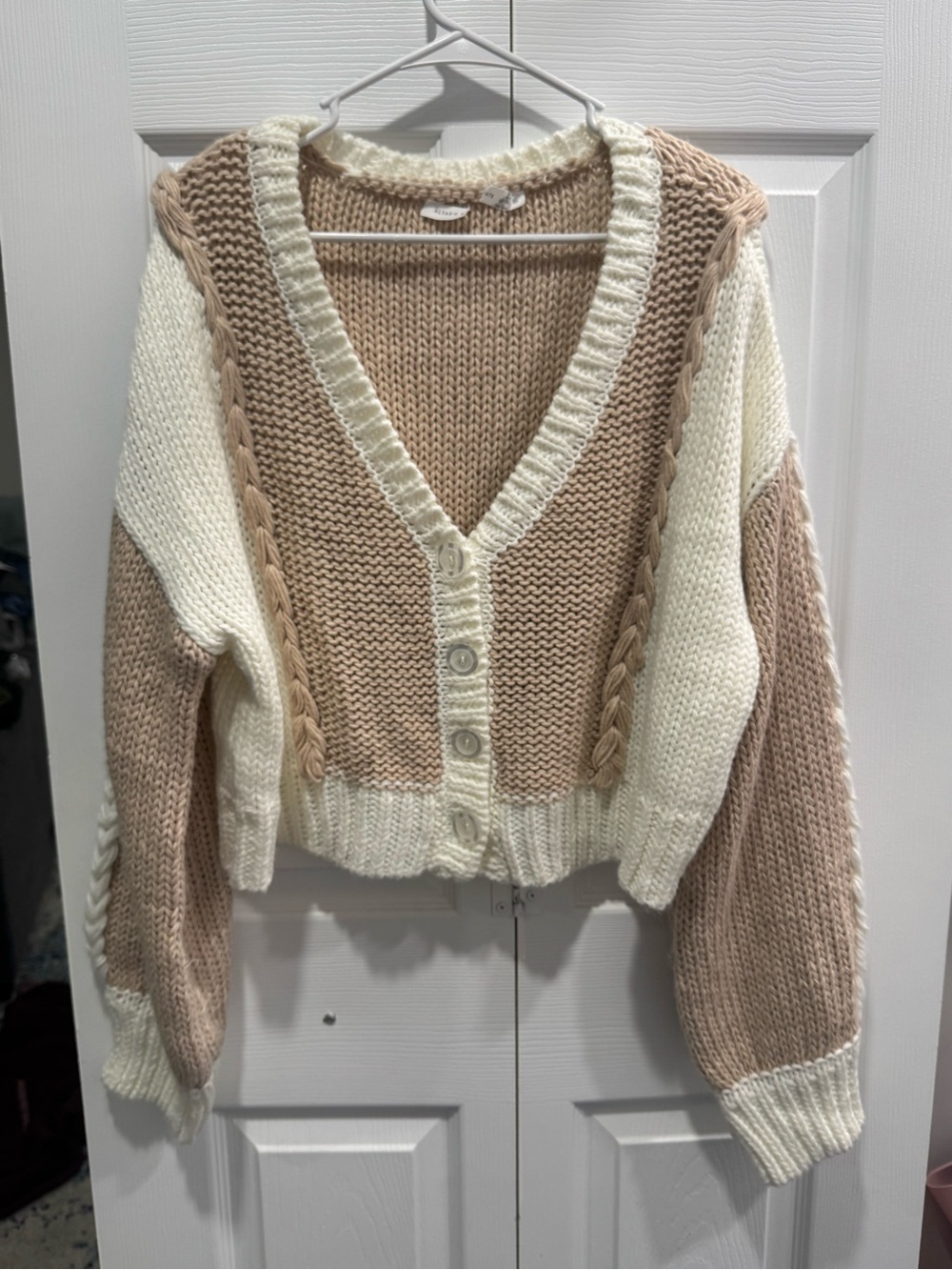 Altar'd State Blush and Cream V‑Neck Chunky Cardigan - Picture 5 of 7